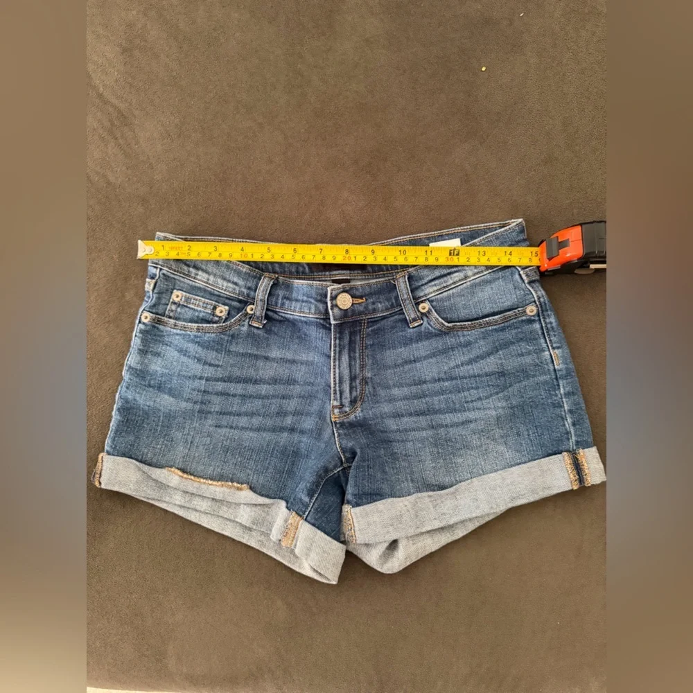 Banana Republic Blue Jean Shorts with Rolled Cuffs - Picture 5 of 6